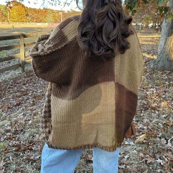 Khaki Checkered Women's Oversized Knitted Cardigan - Picture 2 of 9